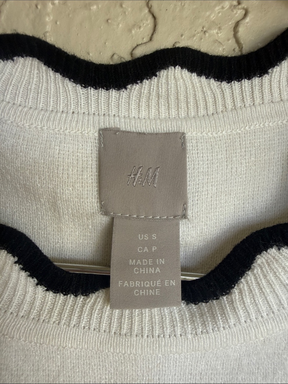 H&M White Sweater with Black Scalloped Trim - Picture 7 of 9
